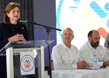 Vicepresidenta Peña encabeza juramentación de nueva directiva de Amaprosan