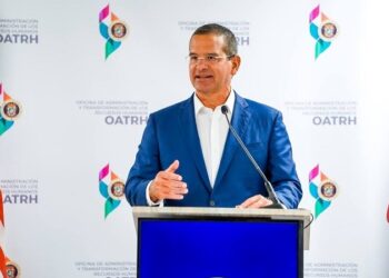 Gobernador anuncia plataforma y proceso para mejorar reclutamiento en agencias usando la IA