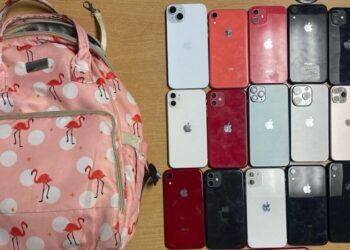 Policía apresa a dos hombres por intentar comercializar 16 celulares presumiblemente robados