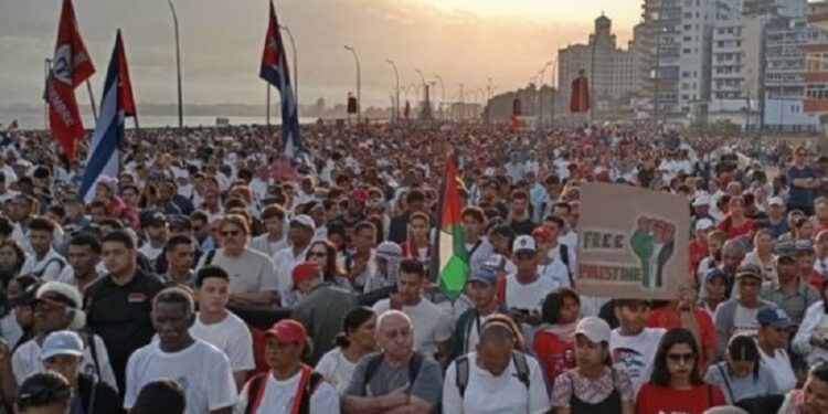 Pueblo cubano marcha contra el genocidio en Palestina