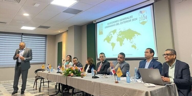 Comisión de la JCE verifica en Europa montaje para elecciones