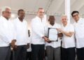 Presidente Abinader entrega 1.130 títulos más en El Tamarindo
