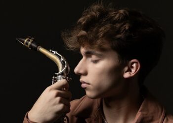 Joey Calveiro reúne Dream Team en su álbum debut «Among the Stars»