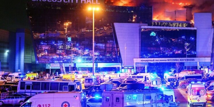 Califican de ataque terrorista el tiroteo masivo en la sala de conciertos en Moscú