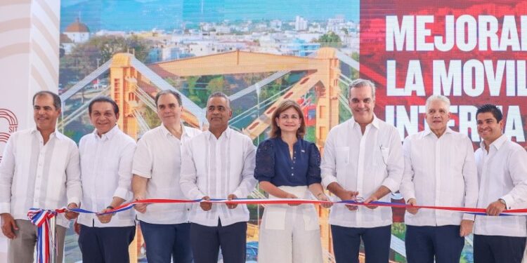 Inaugura primer tramo del Teleférico Santiago