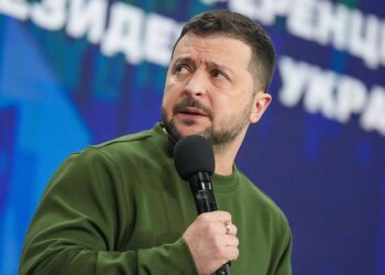 Ex primer ministro ucraniano explica por qué Zelenski pronto será «un don nadie»