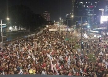 Israelíes exigen renuncia de Netanyahu y regreso de rehenes