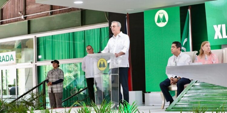 Abinader dice que de 743 cooperativas que encontró al inicio de gobierno, hay 2.309 registradas en el Idecoop