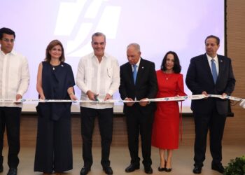 Presidente Abinader asiste a inauguración del HOMS Health and Wellness Center