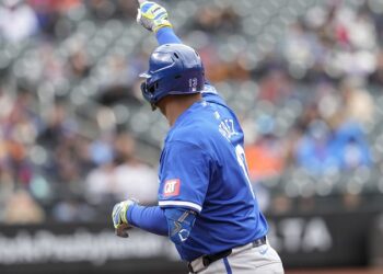 ¡250! Salvador alcanza importante marca de HR en un estadio histórico para él