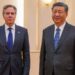 Blinken lanza advertencias a Pekín durante su visita a China