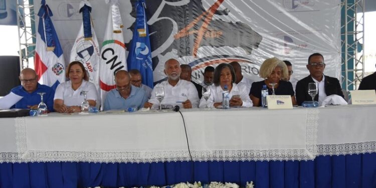 Profesores reclamarán al MINERD que cumpla con el aumento salarial acordado