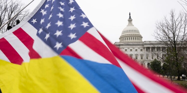 Aprueban el paquete de ayuda a Ucrania de más de 60.000 millones de dólares