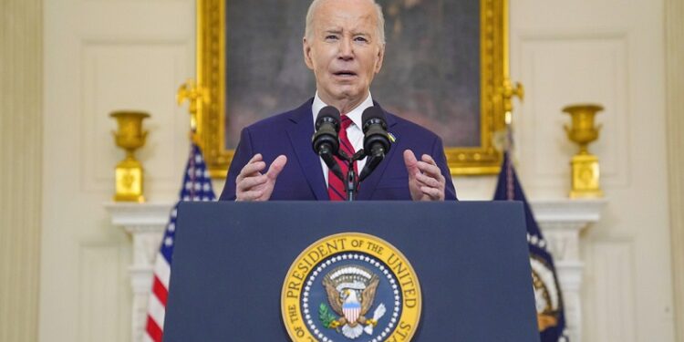 Biden aprueba millonario paquete de ayuda militar para Ucrania, Israel y Taiwán