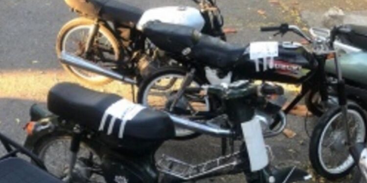 Policía arresta a presunto delincuente «Frank Batey 2» y recupera motocicletas robadas