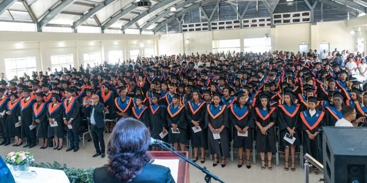 UCATEBA gradúa a 314 nuevos profesionales
