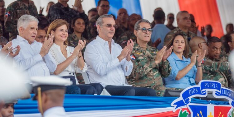 Abinader encabeza desfile en conmemoración del 180 aniversario de la batalla del 30 de Marzo