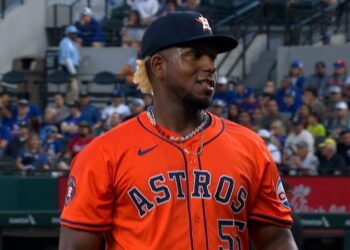 Blanco coqueteó con otro juego sin hit e hizo historia en la lomita