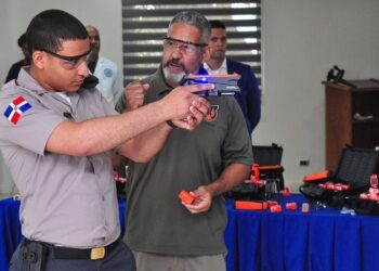 Capacitan a policías en el uso de la pistola Taser