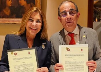Alcaldesa Carolina Mejía y rector de la Universidad de Sevilla firman acuerdo