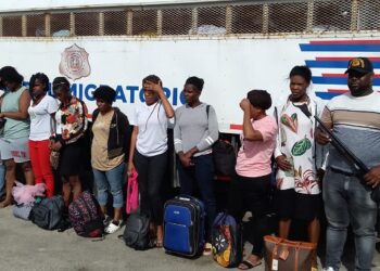 Desmantelan centro de acopio de indocumentados haitianos y detienen 72