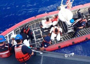 Guardia Costera repatria a 101 migrantes a República Dominicana