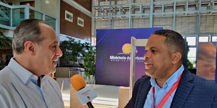 Air Europa elogia crecimiento turismo y anuncia primer vuelo ruta Madrid-Santiago