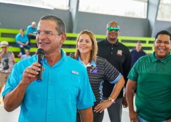 Gobernador reitera compromiso con población de adultos mayores