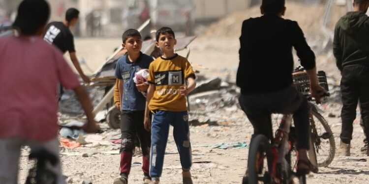 Médicos: Francotiradores israelíes disparan deliberadamente a los niños palestinos