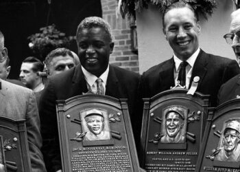 ¿Por qué Jackie Robinson tiene dos placas del Salón de la Fama?