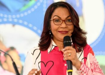 La educación debe ser garantizada sin importar condición, afirma Lucía Vásquez