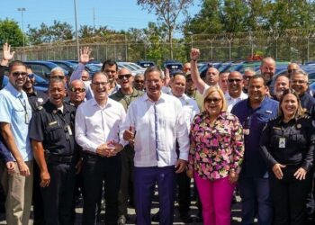 Gobernador entrega nueva flota al Departamento de Corrección y Rehabilitación