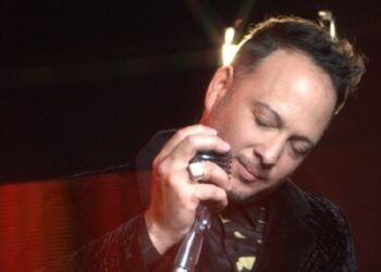 Yuthiel: El cantautor latinoamericano que conquista escenarios internacionales