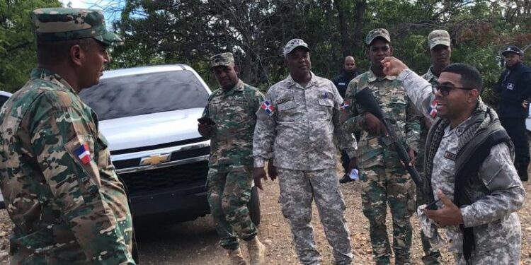 Medio Ambiente refuerza la vigilancia militar para evitar ilícitos en las Dunas de Baní