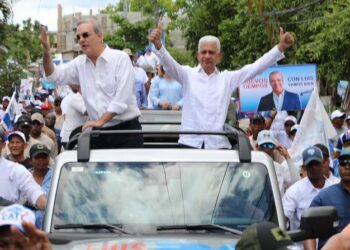Luis Abinader encabeza marcha caravana en Cotuí