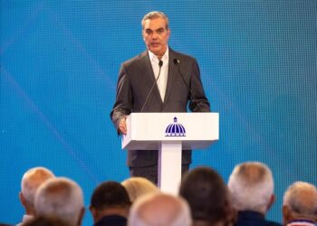 Abinader destaca avances en acercamiento de servicios y políticas públicas a dominicanos en el exterior