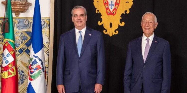 Abinader se reúne con el presidente de Portugal