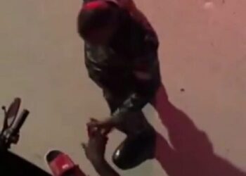 Policía asegura espera desvincular agente sorprendido en acto indecoroso contra un ciudadano