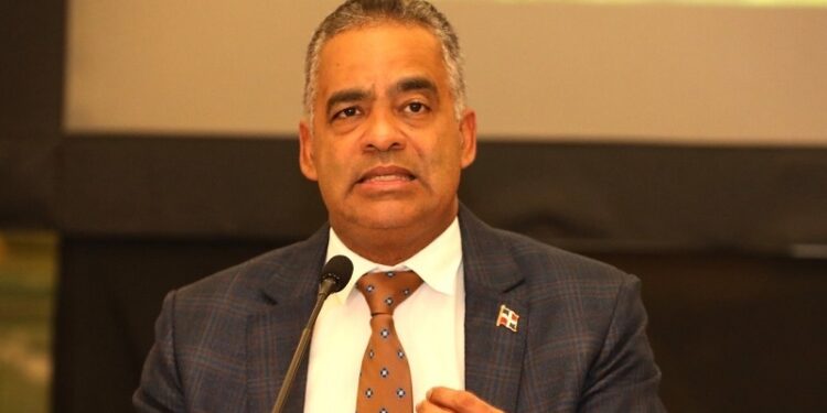 Presidente Abinader instruye construcción de Centro UASD en Santo Domingo Este