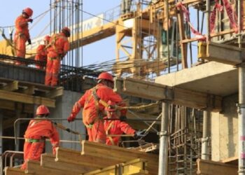 El CNS aprueba aumento de un 20% al salario mínimo del sector construcción