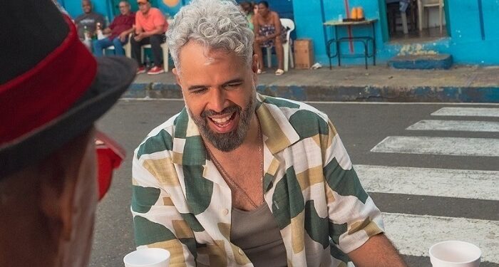 Daniel Santacruz lanza «Poniendo Fichas»