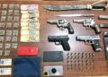 Incautan armas de fuego ilegales, droga y diversas municiones en Santiago