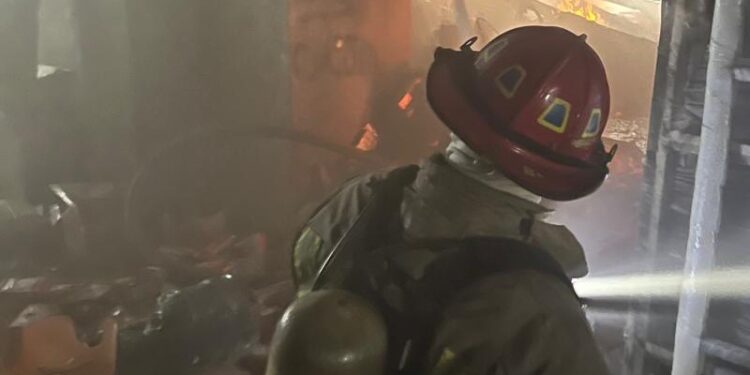Incendio afecta una de tienda en el barrio Mejoramiento Social