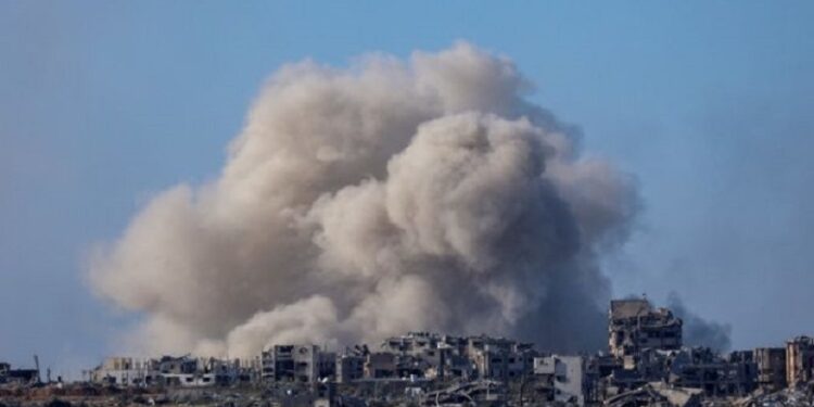 Israel ordena el desplazamiento forzado de miles de palestinos del este de Rafah, Gaza