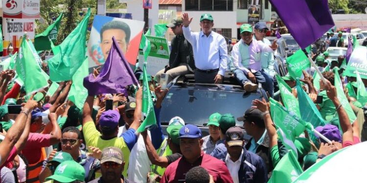 Leonel recorre Montecristi y Dajabón