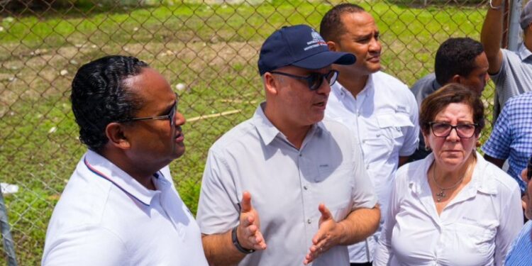 Gobierno inicia entrega de ayudas a afectados por las lluvias en Villa Tapia y Salcedo