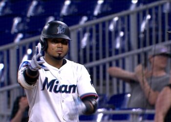 Oficial: Padres adquieren a Luis Arráez desde los Marlins por cuatro jugadores