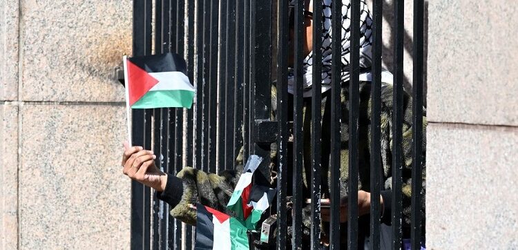 Gaza: Expertos advierten sobre amenazas a la Corte Penal y sobre el maltrato a estudiantes pro-palestinos en Estados Unidos