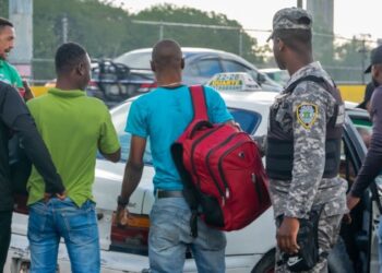 Migración reporta la agresión a varios agentes durante operativos