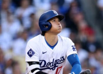 Ohtani le juega una broma a Roberts con un ‘Porsche’ y luego rompe su récord